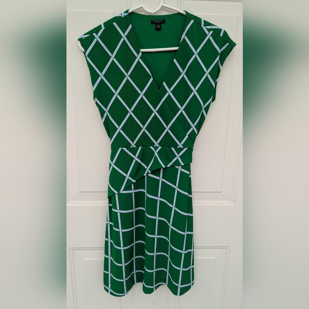 Ann Taylor Petite Elegant Green Geometric Dress XS, V-Neck Mini Dress Office